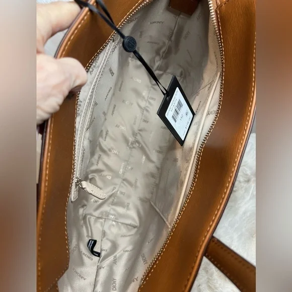 DKNY BRYANT MEDIUM TOTE - Picture 10 of 15